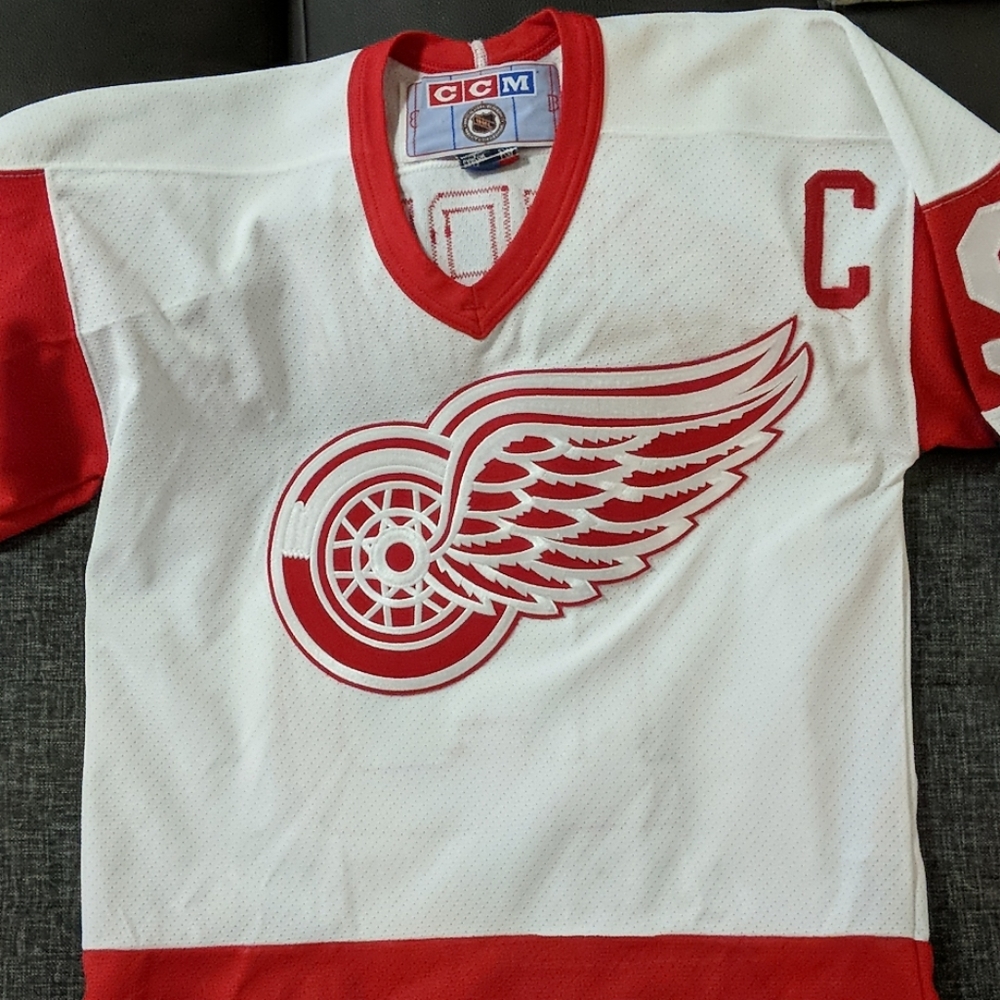 Youth L / XL Yezerman Red Wings jersey